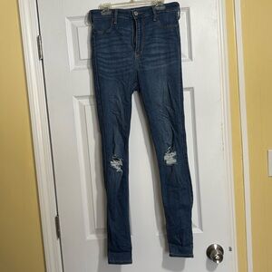 Hollister high rise Jean begging